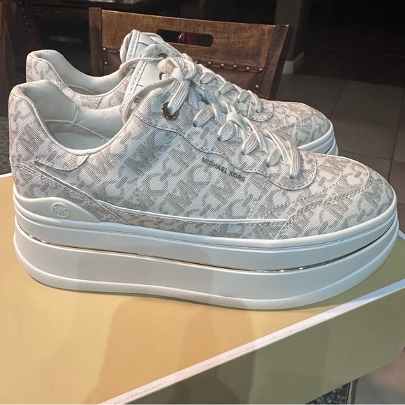 Michael Kors Hayes Empire Signature Logo Platform Sneaker - Picture 1 of 14